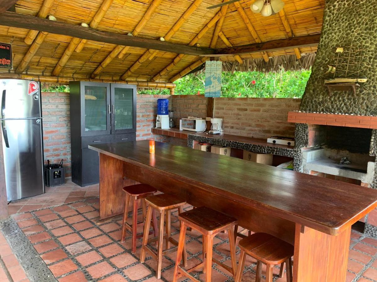 Casa Roja Hostel Montañita エクステリア 写真