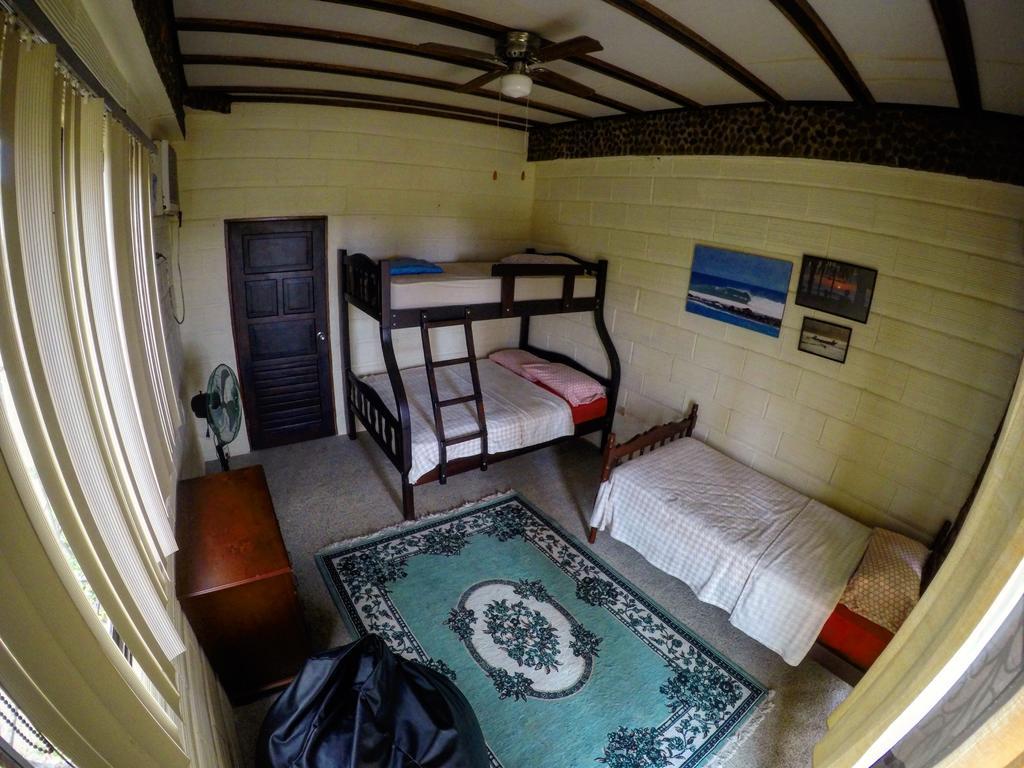 Casa Roja Hostel Montañita エクステリア 写真
