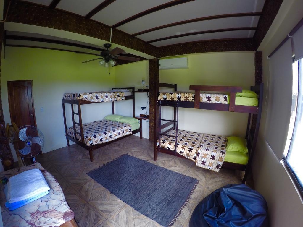 Casa Roja Hostel Montañita エクステリア 写真