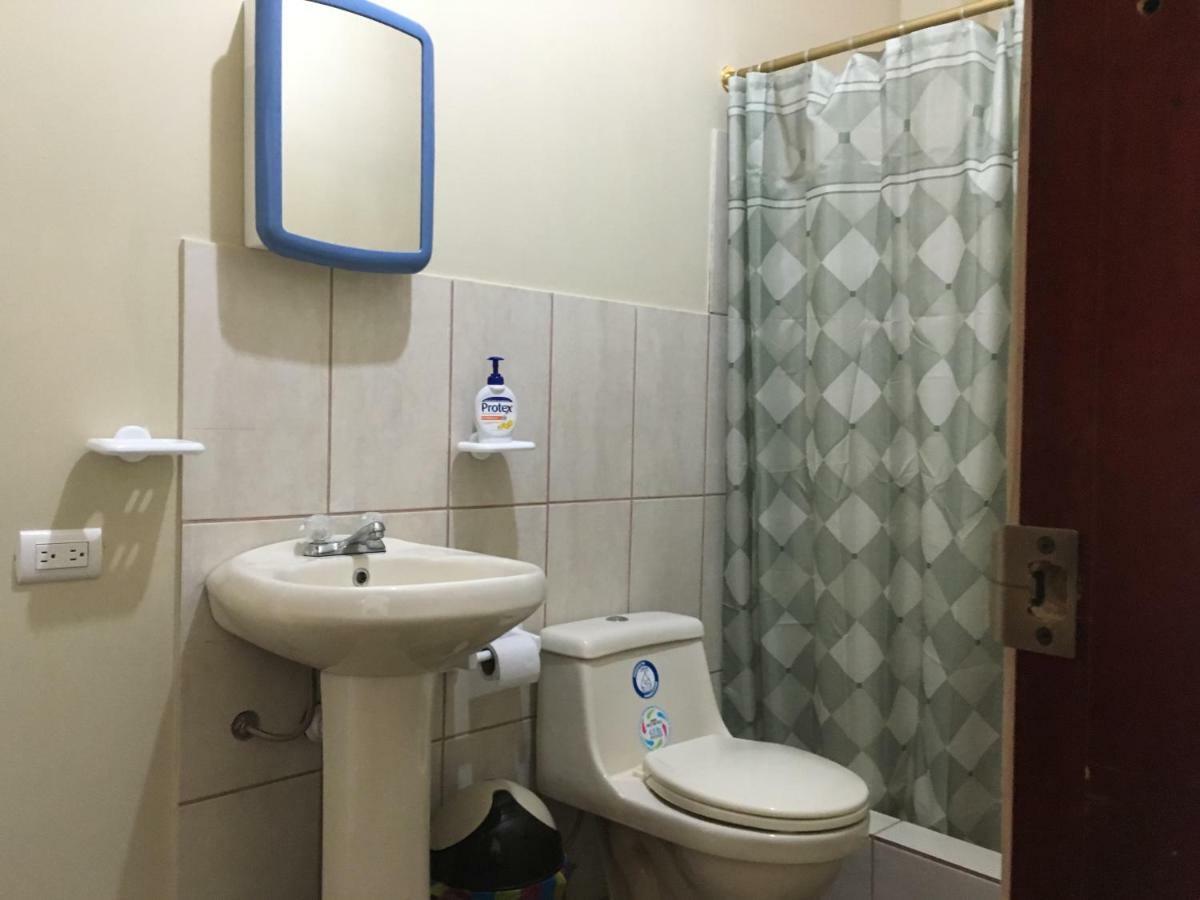 Casa Roja Hostel Montañita エクステリア 写真